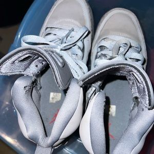 Kids youth size 5 Jordan mid top